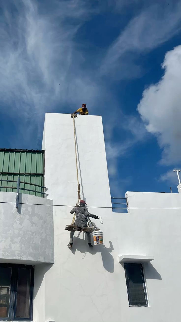 Pintura de fachada exterior em altura